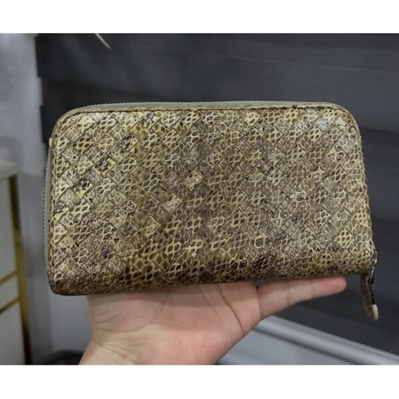 Bottega Veneta Intrecciato leather wallet in Beige SnakeEmbossed Leather - Picture 1 of 15